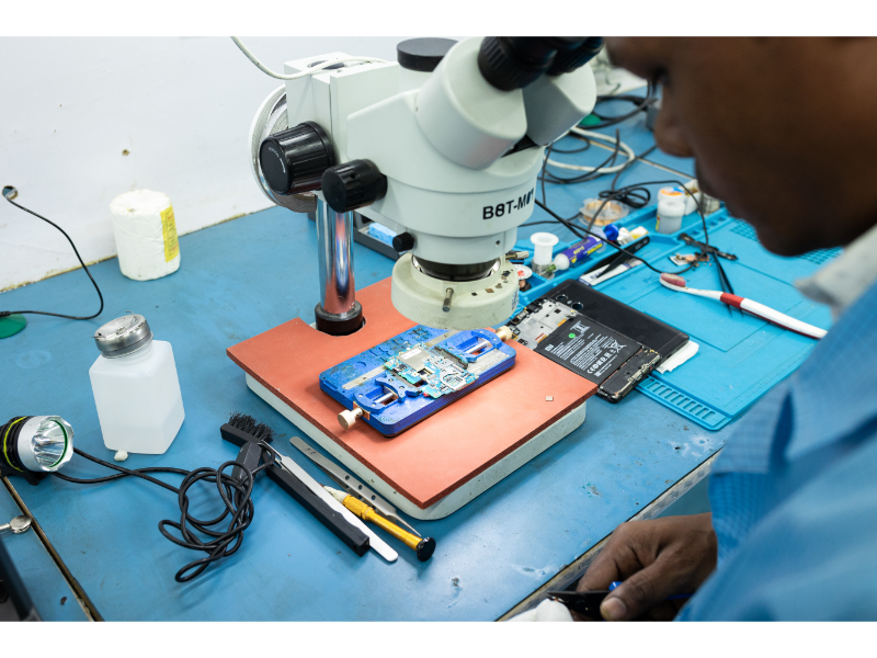 Reasons to Consider Mobile Phone Repair Services