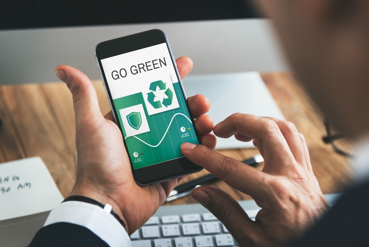 Go Green Smartphones: Environment-Friendly Initiatives
